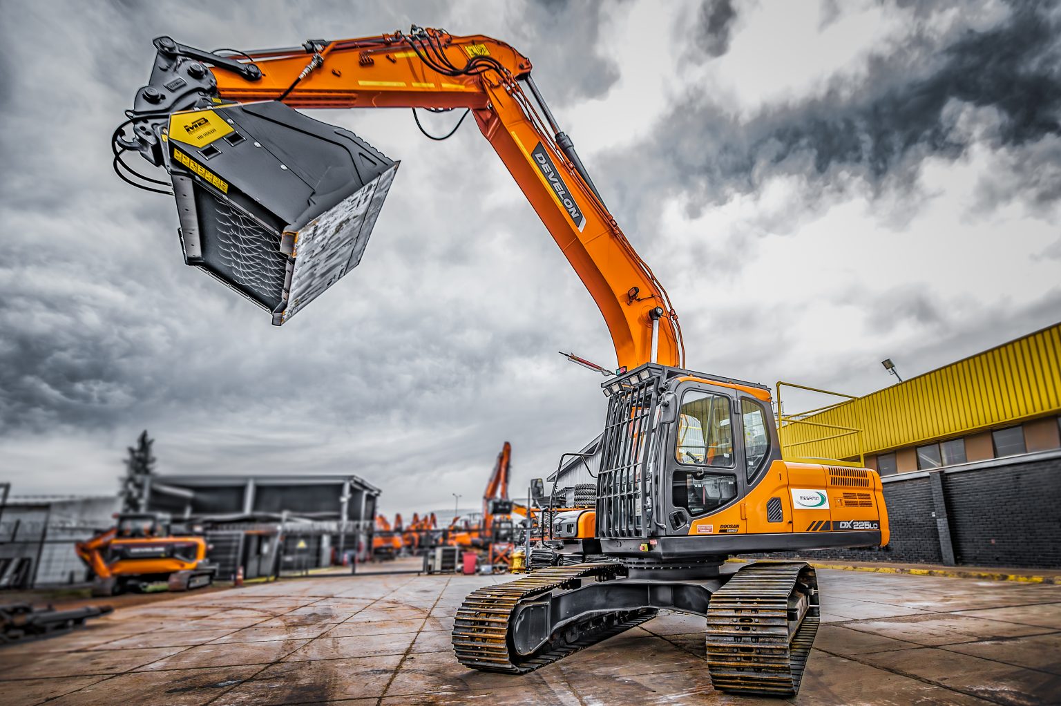 DX225 EXCAVADORA DEVELON